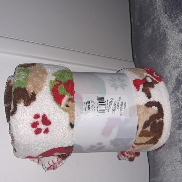 Holiday Time plush throw, Dogs dressed up in Santa Hats, NWT - Picture 3 of 3